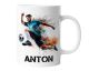 Keramik Becher mit Namen – Coole Fußball Kaffeetasse, Geschenkidee für Männer, Frauen, Kinder & Kollegen – spülmaschinenfest, 330ml | Fußballer in Action | Personalisierte Tasse