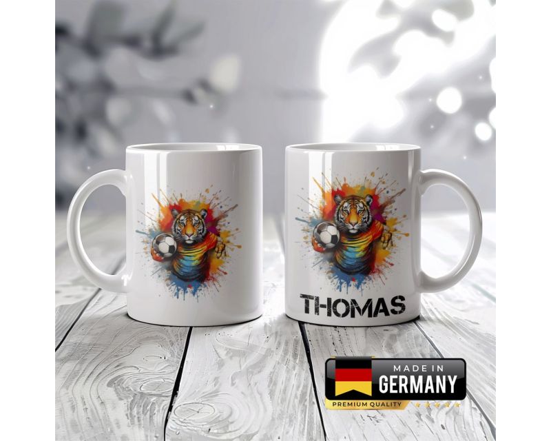 Keramik Becher mit Namen – Coole Fußball Kaffeetasse, Geschenkidee für Männer, Frauen, Kinder & Kollegen – spülmaschinenfest, 330ml