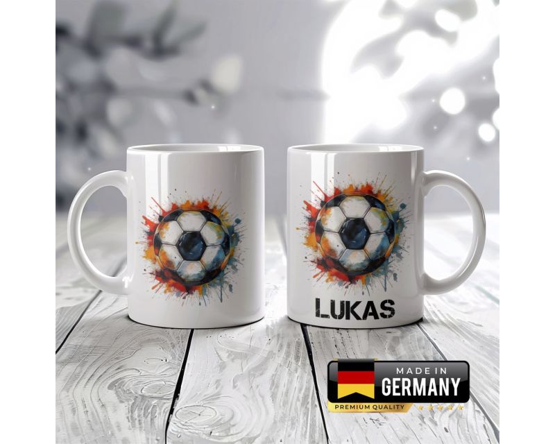 Keramik Becher mit Namen – Coole Fußball Kaffeetasse, Geschenkidee für Männer, Frauen, Kinder & Kollegen – spülmaschinenfest, 330ml